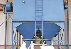 Pleated filter bag type dust collector 